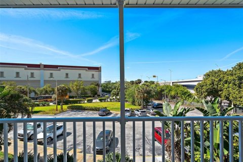 Condo in Saint Petersburg, Florida, 2 bedrooms  № 1361061 - photo 20