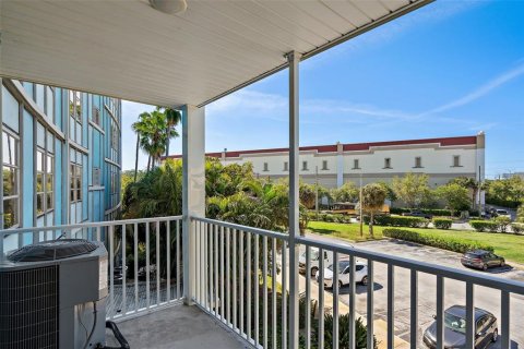 Condo in Saint Petersburg, Florida, 2 bedrooms  № 1361061 - photo 21