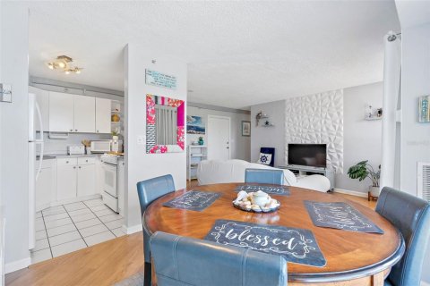 Condo in Saint Petersburg, Florida, 2 bedrooms  № 1361061 - photo 9