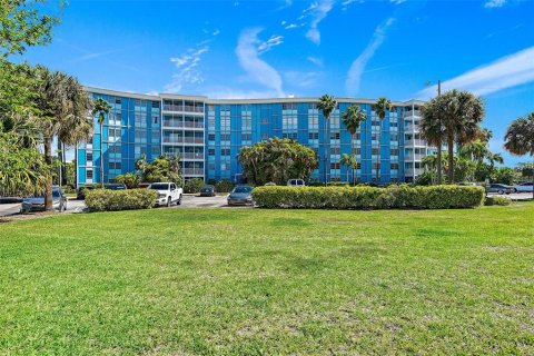 Condo in Saint Petersburg, Florida, 2 bedrooms  № 1361061 - photo 24