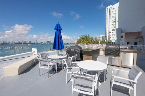 Condominio en venta en Miami Beach, Florida, 1 dormitorio, 77.76 m2 № 1000249 - foto 13