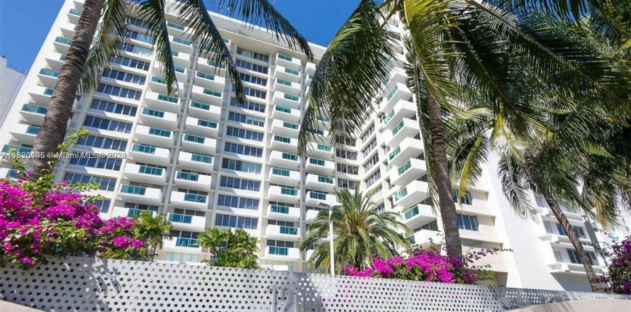 Condominio en Miami Beach, Florida, 1 dormitorio  № 1000249