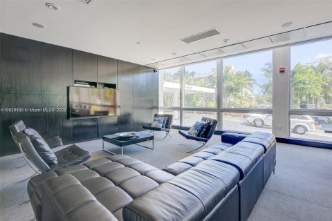 Condominio en venta en Miami Beach, Florida, 1 dormitorio, 77.76 m2 № 1000249 - foto 2