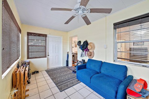 House in West Palm Beach, Florida 2 bedrooms, 122.26 sq.m. № 1221685 - photo 14