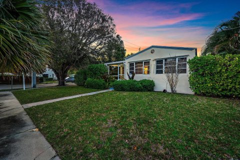 Villa ou maison à vendre à West Palm Beach, Floride: 2 chambres, 122.26 m2 № 1221685 - photo 3