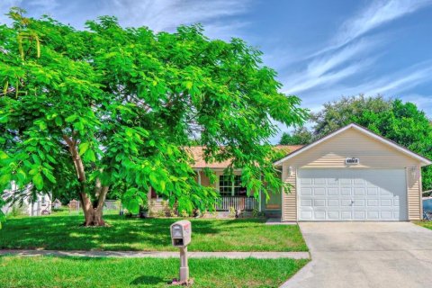 House in Titusville, Florida 3 bedrooms, 122.35 sq.m. № 1344347 - photo 3