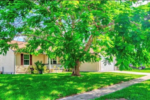 Villa ou maison à vendre à Titusville, Floride: 3 chambres, 122.35 m2 № 1344347 - photo 2