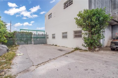 Immobilier commercial à vendre à Miami, Floride № 28924 - photo 23