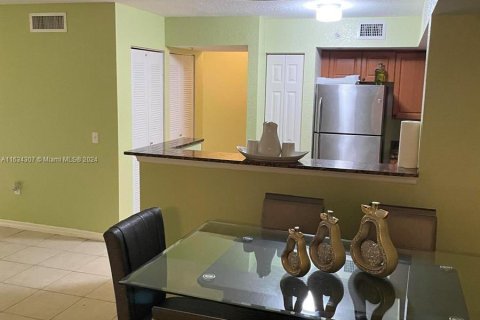 Condo in North Miami, Florida, 3 bedrooms  № 1294742 - photo 5