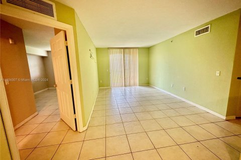 Condo in North Miami, Florida, 3 bedrooms  № 1294742 - photo 26