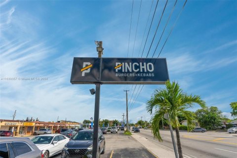 Propiedad comercial en venta en Hialeah, Florida № 1294815 - foto 26