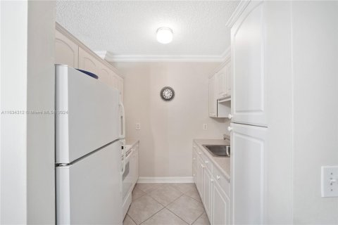 Condo in Hallandale Beach, Florida, 1 bedroom  № 1294743 - photo 12