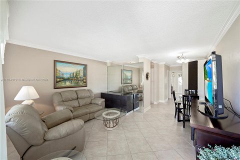 Condominio en venta en Hallandale Beach, Florida, 1 dormitorio, 72.93 m2 № 1294743 - foto 2