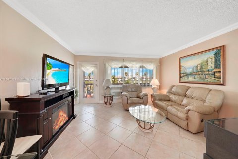 Condominio en venta en Hallandale Beach, Florida, 1 dormitorio, 72.93 m2 № 1294743 - foto 10