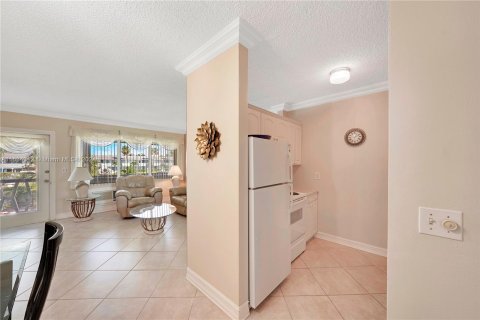 Condominio en venta en Hallandale Beach, Florida, 1 dormitorio, 72.93 m2 № 1294743 - foto 11