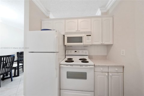 Condo in Hallandale Beach, Florida, 1 bedroom  № 1294743 - photo 7