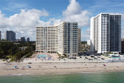 Condominio en venta en Hallandale Beach, Florida, 1 dormitorio, 68.56 m2 № 1306047 - foto 24