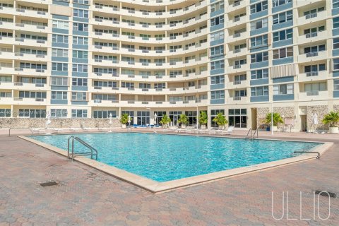 Condo in Hallandale Beach, Florida, 1 bedroom  № 1306047 - photo 21