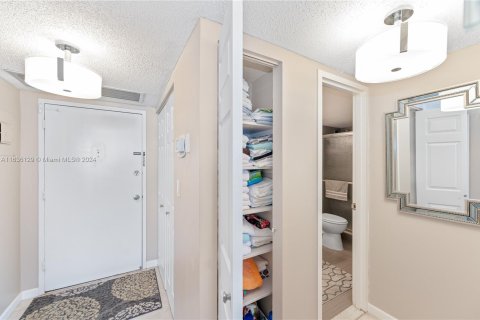 Copropriété à vendre à Hallandale Beach, Floride: 1 chambre, 68.56 m2 № 1306047 - photo 16