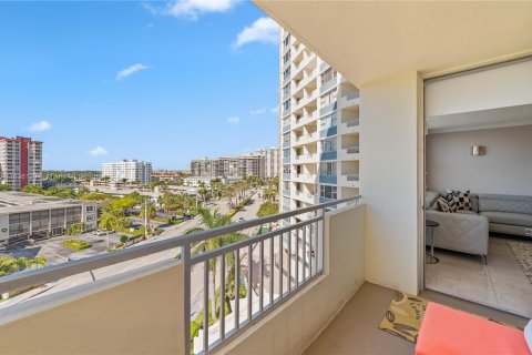 Condo in Hallandale Beach, Florida, 1 bedroom  № 1306047 - photo 6