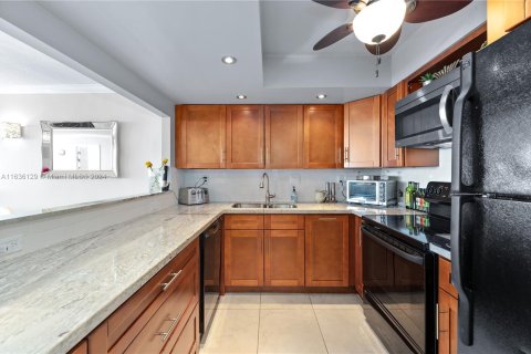 Copropriété à vendre à Hallandale Beach, Floride: 1 chambre, 68.56 m2 № 1306047 - photo 13