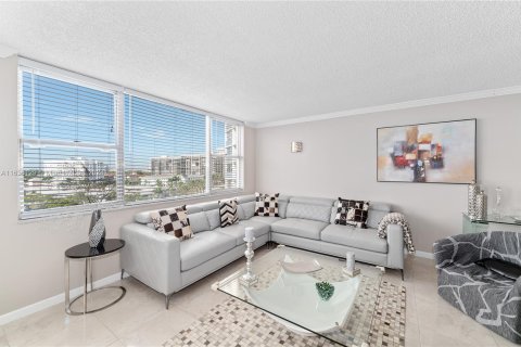 Copropriété à vendre à Hallandale Beach, Floride: 1 chambre, 68.56 m2 № 1306047 - photo 4