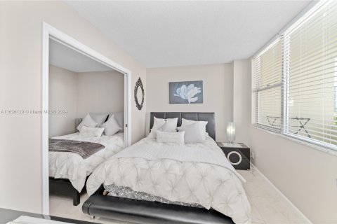 Copropriété à vendre à Hallandale Beach, Floride: 1 chambre, 68.56 m2 № 1306047 - photo 9