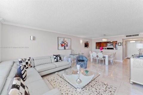 Copropriété à vendre à Hallandale Beach, Floride: 1 chambre, 68.56 m2 № 1306047 - photo 2