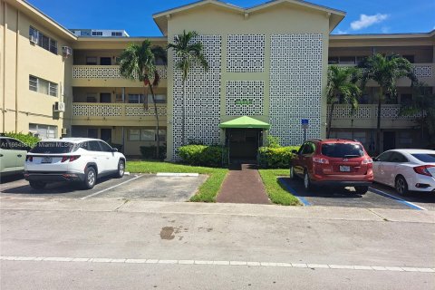 Copropriété à vendre à North Miami, Floride: 2 chambres, 87.14 m2 № 1377275 - photo 1