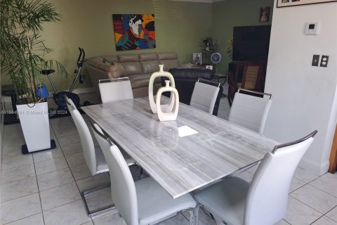 Condominio en venta en North Miami, Florida, 2 dormitorios, 87.14 m2 № 1377275 - foto 5