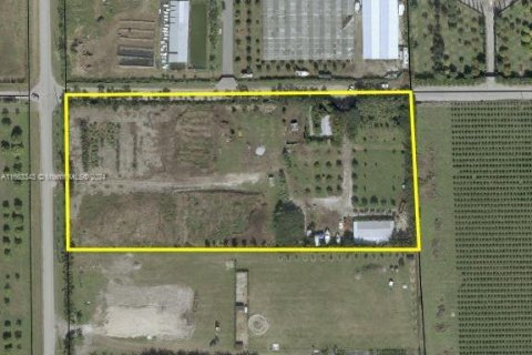 Commercial property in Miami, Florida № 1377184 - photo 1