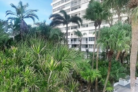 Condo in Fort Lauderdale, Florida, 2 bedrooms  № 1097503 - photo 13