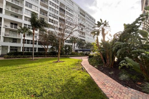 Copropriété à vendre à Fort Lauderdale, Floride: 2 chambres, 124.86 m2 № 1097503 - photo 10