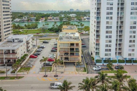 Купить кондоминиум в Майами-Бич, Флорида 1 спальня, 68.75м2, № 26009 - фото 13