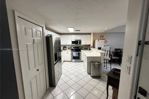 Adosado en venta en Miami, Florida, 3 dormitorios, 156.08 m2 № 1140631 - foto 19