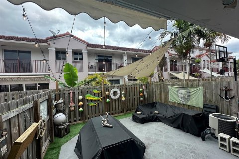 Townhouse in Miami, Florida 3 bedrooms, 156.08 sq.m. № 1140631 - photo 17