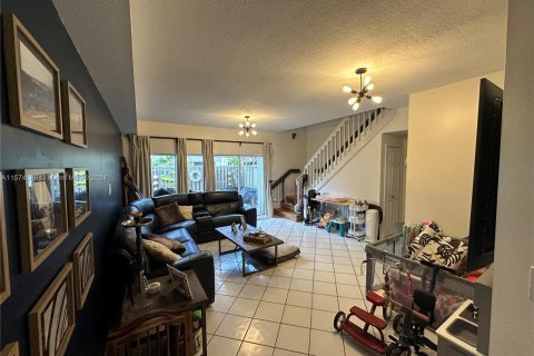 Townhouse in Miami, Florida 3 bedrooms, 156.08 sq.m. № 1140631 - photo 9