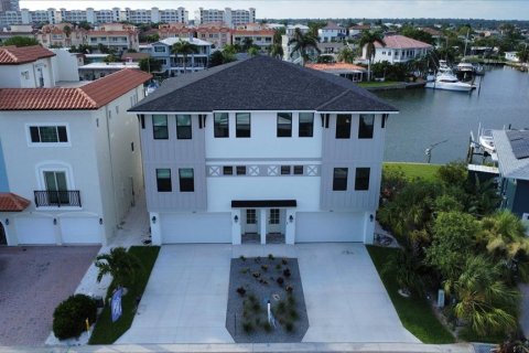 Casa en venta en Redington Shores, Florida, 4 dormitorios, 169.08 m2 № 1385102 - foto 1