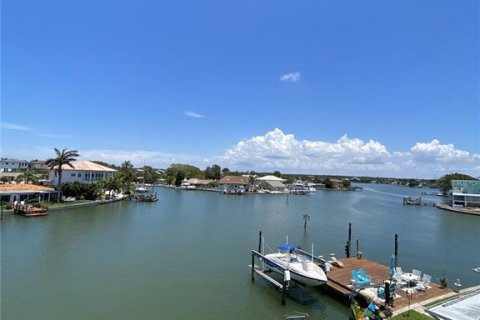 Casa en venta en Redington Shores, Florida, 4 dormitorios, 169.08 m2 № 1385102 - foto 2