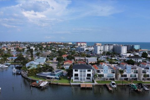 Casa en venta en Redington Shores, Florida, 4 dormitorios, 169.08 m2 № 1385102 - foto 5