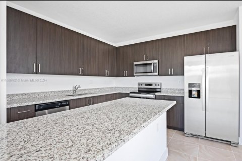 Adosado en venta en Miami, Florida, 4 dormitorios № 1429981 - foto 13