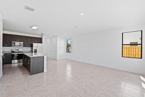 Adosado en venta en Miami, Florida, 4 dormitorios № 1429981 - foto 14