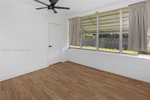 House in Hollywood, Florida 3 bedrooms, 177.81 sq.m. № 1120659 - photo 19