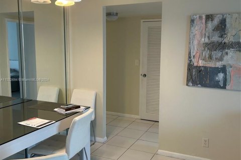 Condominio en venta en Hallandale Beach, Florida, 2 dormitorios, 130.06 m2 № 975675 - foto 18