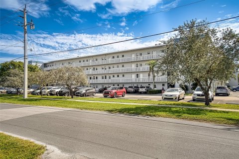 Condominio en venta en Dania Beach, Florida, 1 dormitorio, 78.97 m2 № 1186385 - foto 11