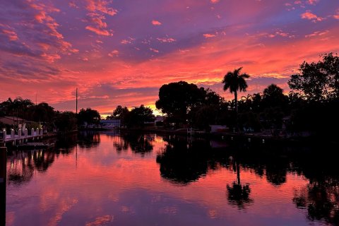 House in Wilton Manors, Florida 3 bedrooms, 198.07 sq.m. № 1151640 - photo 29