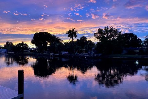 House in Wilton Manors, Florida 3 bedrooms, 198.07 sq.m. № 1151640 - photo 28