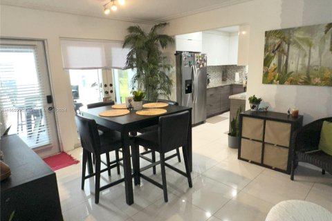 Casa en venta en Dania Beach, Florida, 2 dormitorios, 99.59 m2 № 1081071 - foto 9
