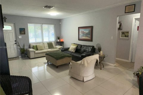 Casa en venta en Dania Beach, Florida, 2 dormitorios, 99.59 m2 № 1081071 - foto 8
