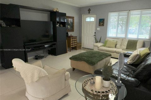 Casa en venta en Dania Beach, Florida, 2 dormitorios, 99.59 m2 № 1081071 - foto 7